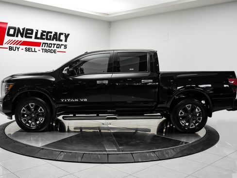 Used 2020 Nissan Titan Platinum Reserve w/ Moonroof Package AWD/4WD image 18