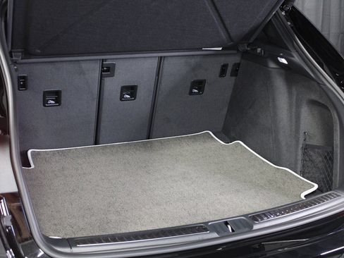 New 2026 Porsche Macan image 17