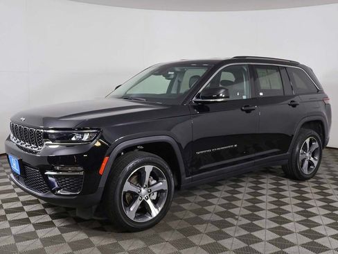 Used 2023 Jeep Grand Cherokee Limited AWD/4WD image 9