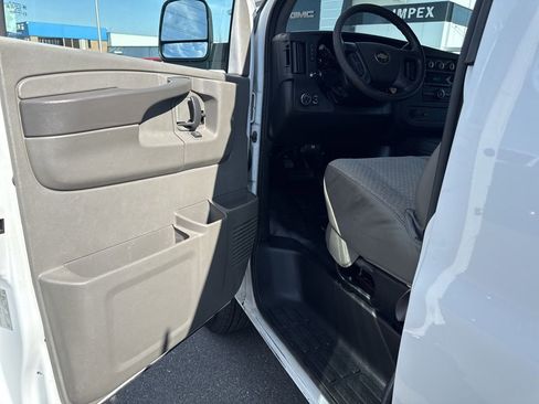 Used 2011 Chevrolet Express 1500 RWD image 10