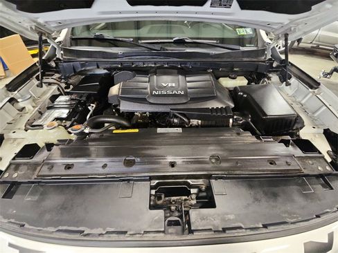 Used 2019 Nissan Titan SV w/ SV Convenience Package image 27