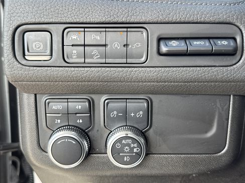 Used 2021 GMC Yukon Denali AWD/4WD image 18
