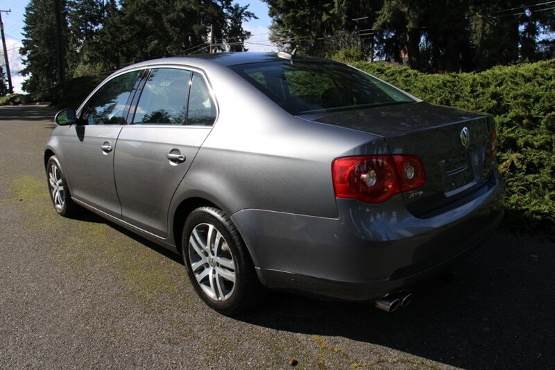 Used 2005 Volkswagen Jetta 2.5 FWD image 4
