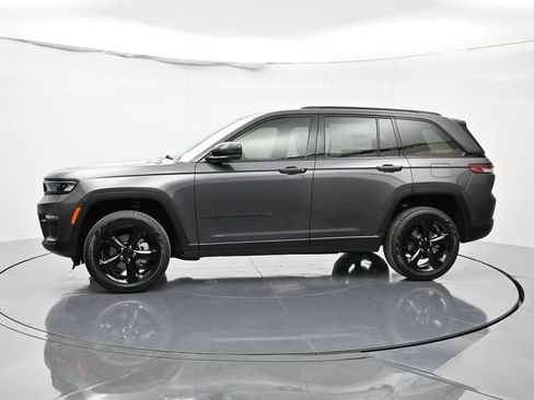 New 2025 Jeep Grand Cherokee Limited image 8