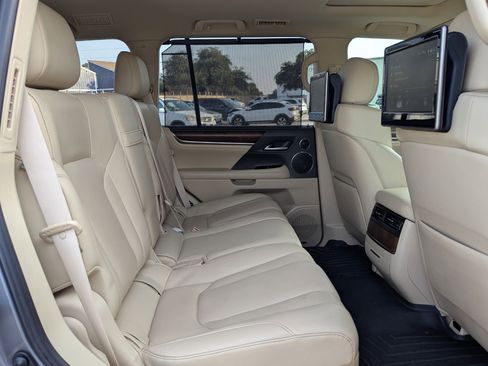 Used 2016 Lexus LX 570 4WD image 25
