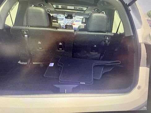 Used 2025 Honda Pilot Touring image 6