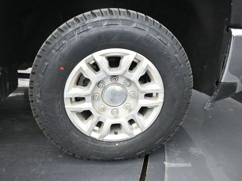 Used 2024 Chevrolet Silverado 2500 LT w/ Convenience Package image 29