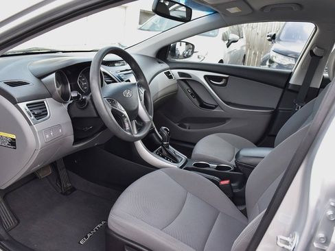 Used 2015 Hyundai Elantra SE w/ Option Group 02 FWD image 10
