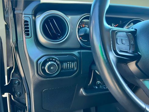 Used 2022 Jeep Wrangler Unlimited Sport AWD/4WD image 23