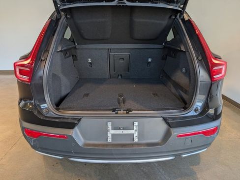 Used 2020 Volvo XC40 T5 Inscription image 5