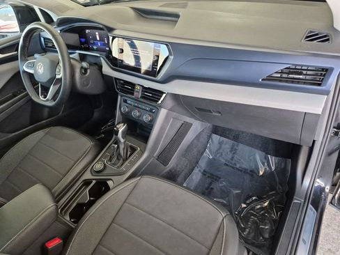Used 2022 Volkswagen Taos SE w/ Panoramic Sunroof Package FWD image 20