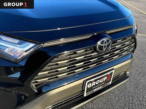 Certified 2025 Toyota RAV4 LE image 31