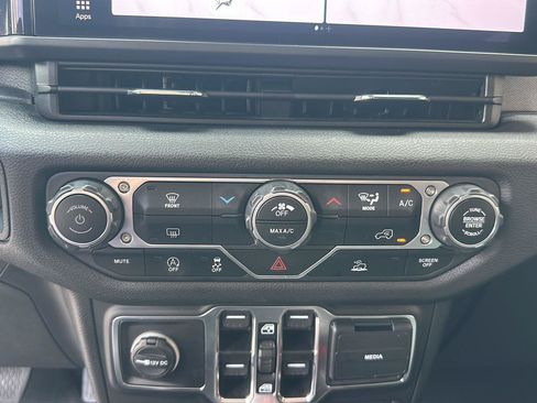 Used 2024 Jeep Wrangler Unlimited Sport AWD/4WD image 19