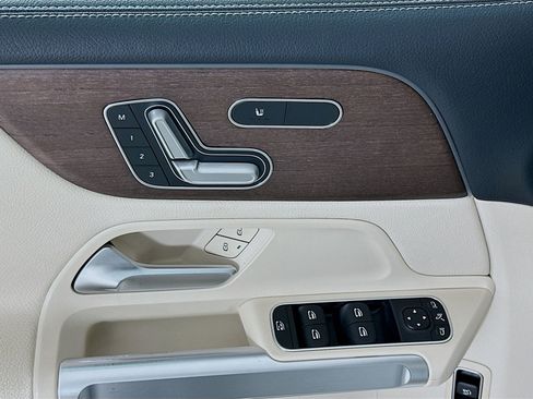 Used 2023 Mercedes-Benz GLB 250 GLB 250 image 18