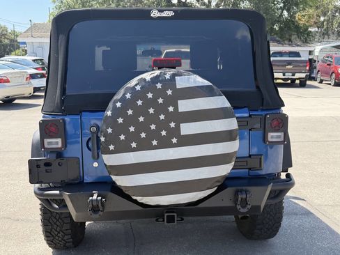 Used 2010 Jeep Wrangler Rubicon w/ PWR Convenience Group AWD/4WD image 7