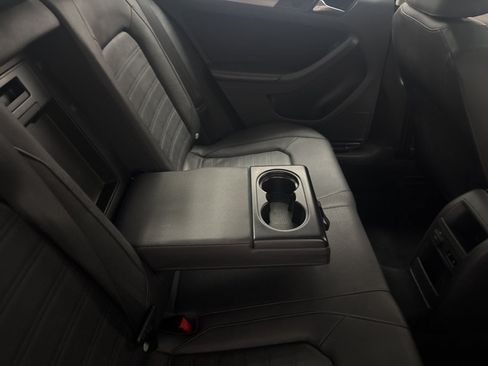 Used 2013 Volkswagen Jetta SEL FWD image 18