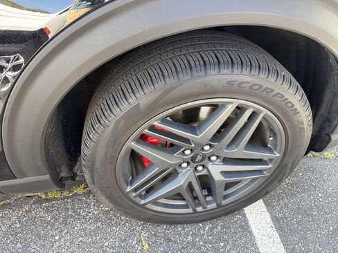 Used 2025 Ford Explorer ST-Line w/ Premium Package image 13