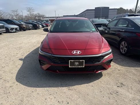Used 2025 Hyundai Elantra Sport image 3