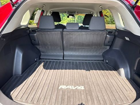 Used 2021 Toyota RAV4 LE AWD/4WD image 23