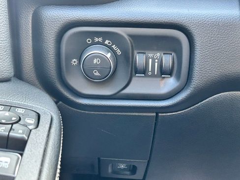New 2026 RAM 3500 Laramie AWD/4WD image 19