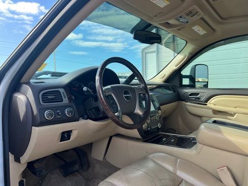 Used 2014 GMC Sierra 2500 Denali w/ Suspension Package, Off-Road image 11