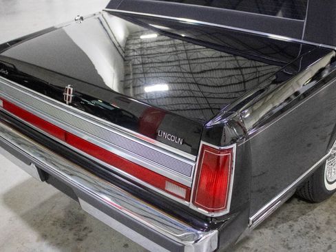 Used 1989 Lincoln Town Car Signature image 21