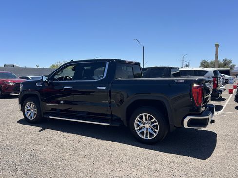 Used 2021 GMC Sierra 1500 SLT w/ SLT Premium Plus Package AWD/4WD image 3
