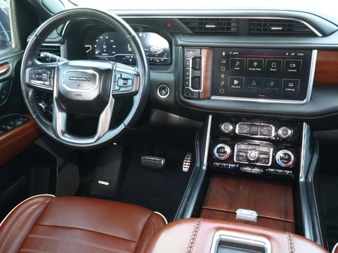 Used 2023 GMC Yukon XL Denali Ultimate image 11