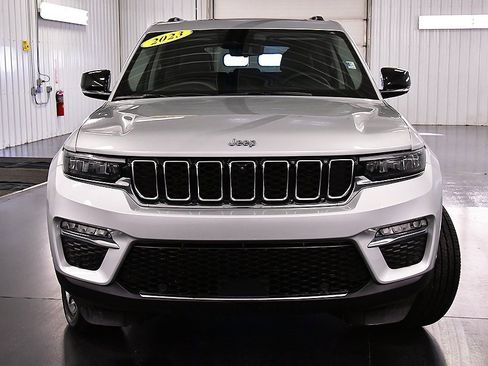 Used 2023 Jeep Grand Cherokee 4WD 4xe w/ Luxury Tech Group II image 2