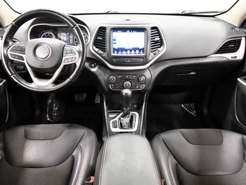 Used 2018 Jeep Cherokee Latitude Plus FWD image 3