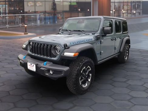 Used 2025 Jeep Wrangler Unlimited Rubicon 4xe w/ Convenience Group AWD/4WD image 6