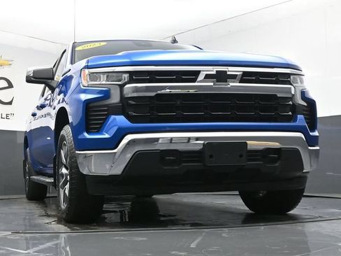 Used 2023 Chevrolet Silverado 1500 LT AWD/4WD image 3