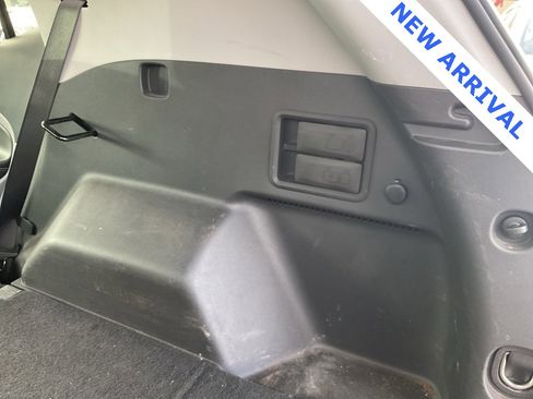 Used 2023 GMC Terrain SLE w/ Driver Convenience Package image 31