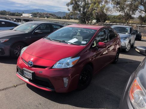 Used 2014 Toyota Prius Two FWD image 3