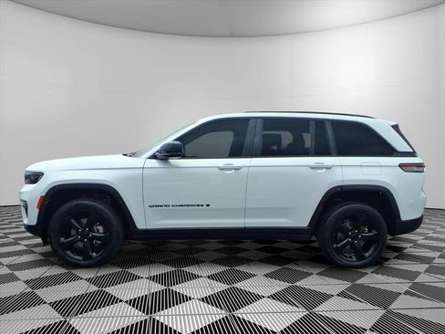 Used 2023 Jeep Grand Cherokee Limited w/ Black Appearance Package RWD image 24