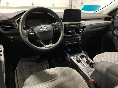 Used 2021 Ford Escape SE image 17