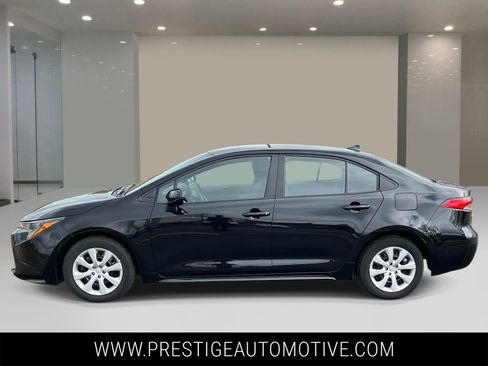 Used 2024 Toyota Corolla LE image 2