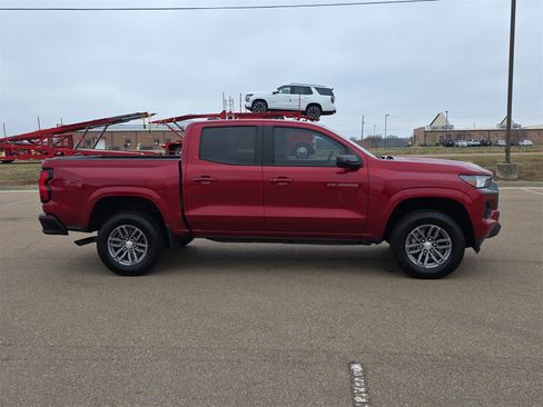 Used 2023 Chevrolet Colorado LT image 9