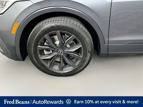 Certified 2023 Volkswagen Tiguan SE w/ Panoramic Sunroof Package AWD/4WD image 37
