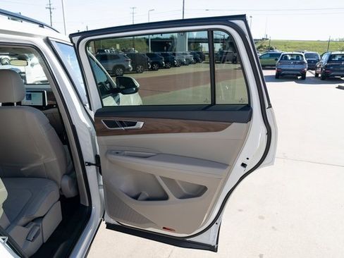 New 2026 Volkswagen Atlas SE image 16