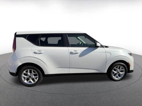 Used 2025 Kia Soul LX w/ LX Technology Package FWD image 16