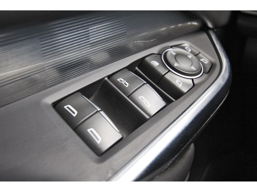 Used 2025 Cadillac XT4 Premium Luxury FWD image 20