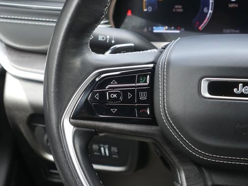 Used 2022 Jeep Grand Cherokee Overland w/ Luxury Tech Group IV AWD/4WD image 19