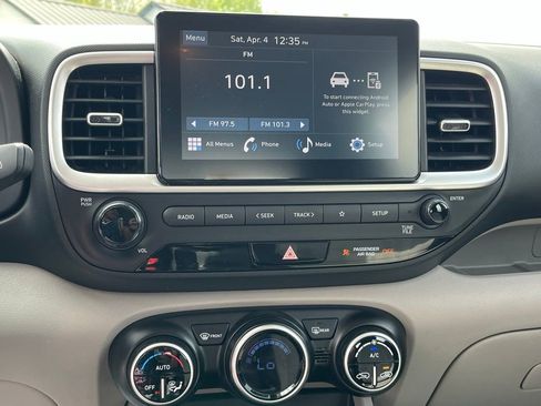 Used 2023 Hyundai Venue SEL FWD image 12