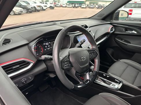 Used 2023 Chevrolet TrailBlazer RS w/ Convenience Package FWD image 2