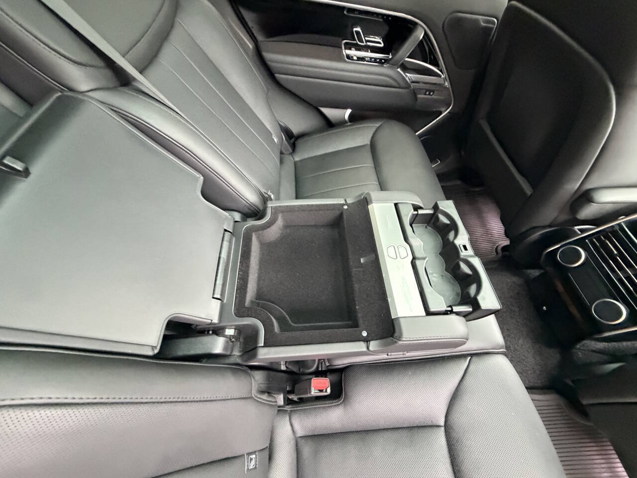 Used 2025 Land Rover Range Rover SE AWD/4WD image 29
