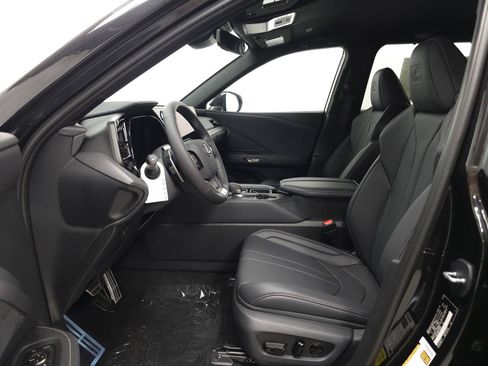 New 2026 Lexus TX 500h AWD image 4