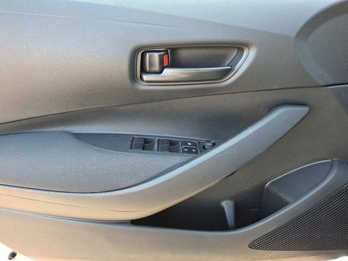 Used 2023 Toyota Corolla LE image 3