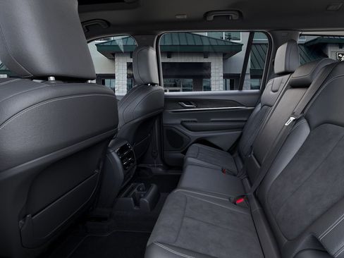 New 2026 Jeep Grand Cherokee L 4WD image 23
