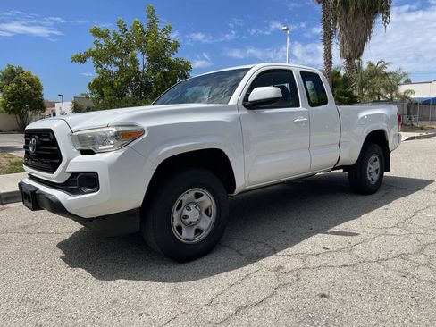 Used 2016 Toyota Tacoma SR w/ SR Convenience Package RWD image 2